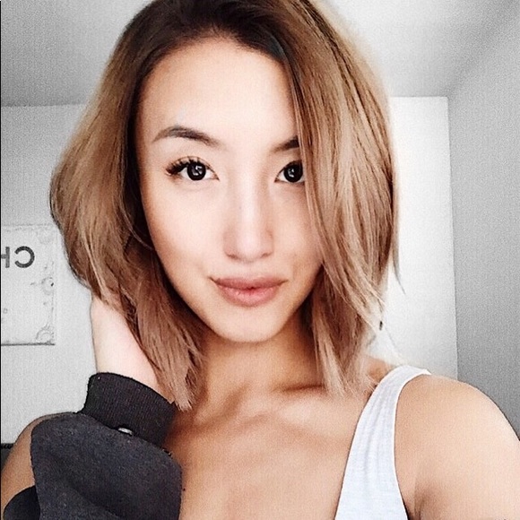 MEET THE POSHER - ADD IG: GIGIL4M (for 10% off) - Picture 1 of 4